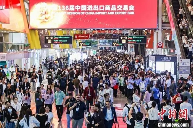 Les entreprises du Zhejiang sont apparues à la Foire de Canton pour « sortir en mer » du commerce électronique transfrontalier pour permettre le développement du commerce extérieur